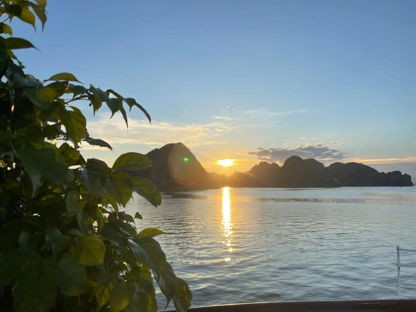 Hanoi: Ha Long Bay Day Trip – Deluxe Cruise & Local Lunch