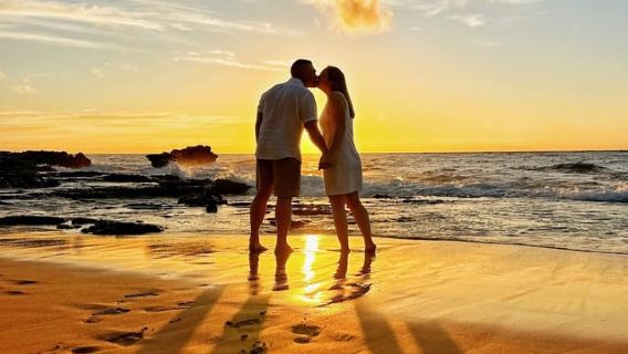 Small Group 3 Hour Honolulu Sunrise Tour with Malasadas