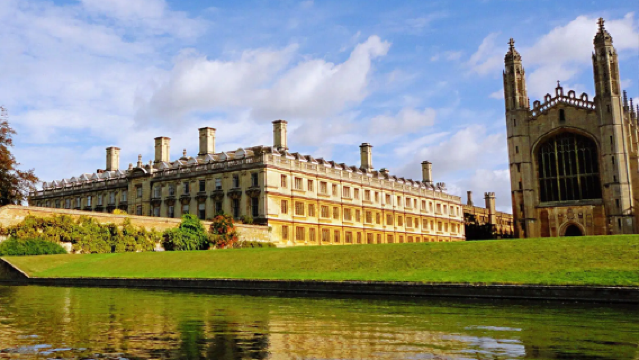 lawatan sehari ke universiti-universiti terkemuka British dengan kumpulan kecil eksklusif 2-8 orang dalam bahasa Cina, pergi-balik London ke Cambridge + Oxford dengan kongsi kenderaan