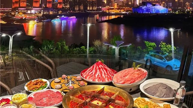 重慶市解放碑+山城步道十八梯+重慶湖廣會館+來福士洪崖洞民俗風貌區特色日遊