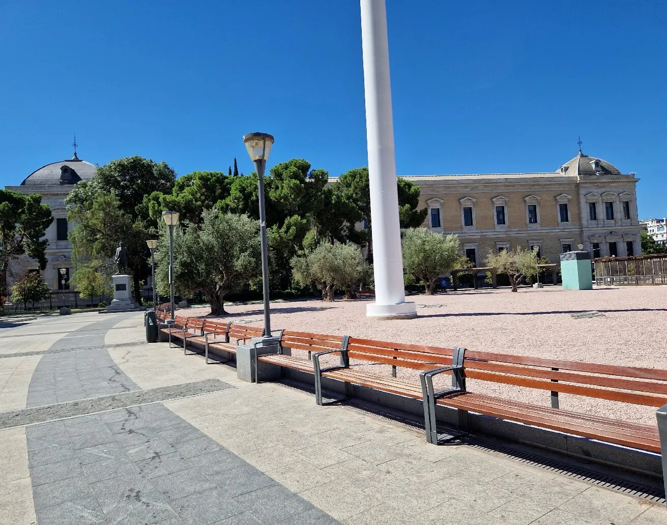 ทัวร์ 1 วันเหมารถในมาดริด ประเทศสเปน [อนุสรณ์สถานเซร์บันเตส + หอสมุดแห่งชาติ + บริการรับส่งถึงที่]