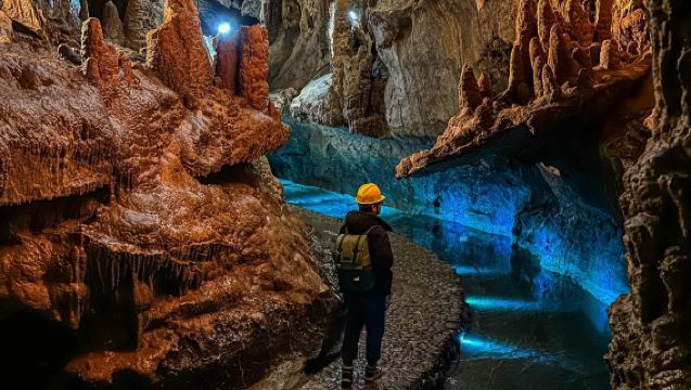 Hangzhou OMG Herzklopf-Park · GAP Erdoberflächen-Fluchtplan – Verbindung zum Erdinneren verloren, eine sinnliche Übung an der Felswand
