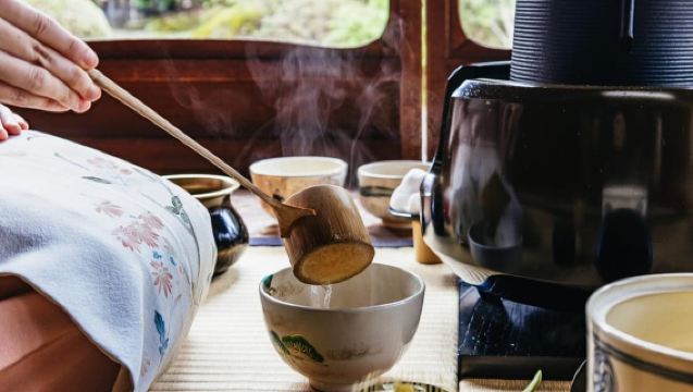 Kyoto: Tea Ceremony in a Traditional Tea House near Kiyomizu