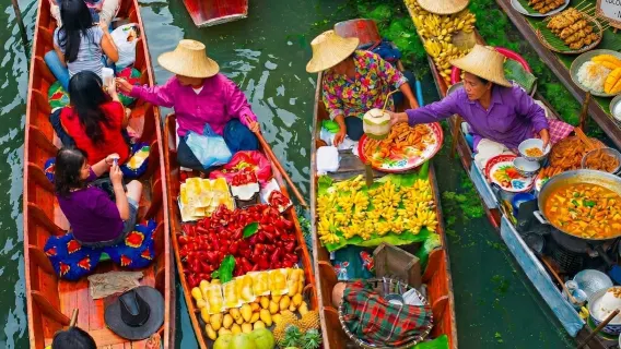 Featured tour starting at 990 THB: Bangkok: Maeklong Railway Market & Floating Market Boat Tour