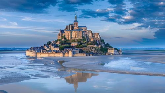 France Mont Saint-Michel (excludes admission ticket) 1-day tour + tour itinerary vehicle