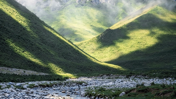 Lapangan Terbang Lanzhou - Gunung Salji Gigi Kuda - Zhuaxixiulong - Pergunungan Wushao - Gunung Tangga Syurga - Kuil Pagoda Putih lawatan sehari