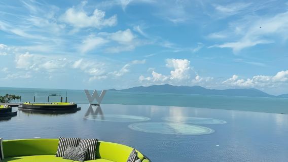 [จุดเช็กอินสุดฮิตบนเกาะสมุย] ประสบการณ์น้ำชายามบ่ายที่ W Hotel Woo Bar · W T-Time · จุดชมวิวทะเลบนดอกบัว · ของว่างและขนมหวานคาวหวานสุดพิถีพิถัน · สถานที่ฮันนีมูนสุดโรแมนติกแบบเดียวกับ Jay Chou