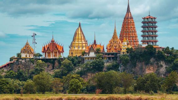 Kanchanaburi Wildlife Park + RIVER KWAI BRIDGE + Death Railway 1-day tour with private car and guide