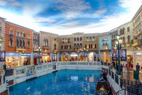 Macau + Ruins of St. Paul's Archway + Parisian Macao Resort + Venetian Macao Resort One Day Tour