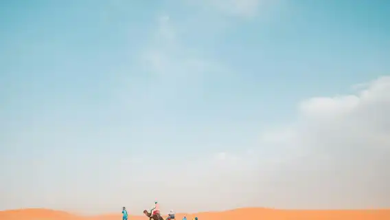 杜拜紅沙沙漠探險、騎駱駝、滑沙與 BBQ 晚餐