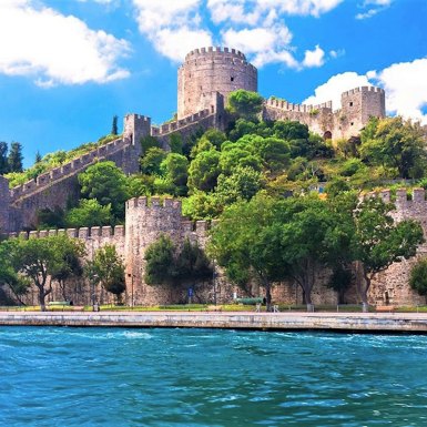 Bosphorus, Laut Hitam & Istana Dolmabahce: Tur Kapal dengan Makan Siang + Tiket Masuk