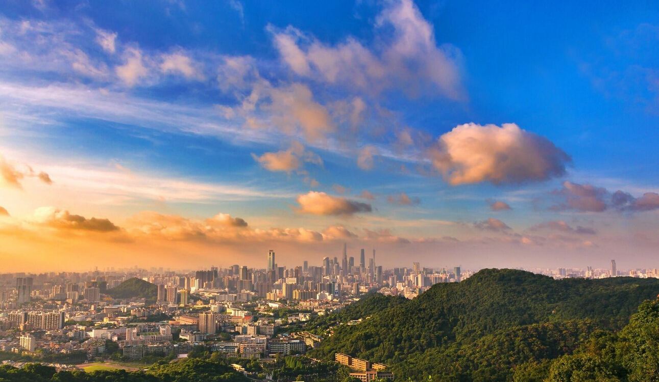 Privater Tagesausflug in Guangzhou zum Baiyun-Berg, Liurong-Tempel und Haixinsha