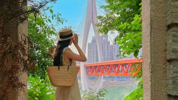 Tagestour zu den beliebtesten Sehenswürdigkeiten in Chongqing: Hongyadong, Jiefangbei, Kuixing-Turm und Longmenhao (Privattour auf Englisch)