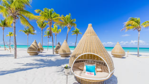 1-day tour to Havana Varadero's beautiful beaches, Saturno Cave, and Bacunayagua Bridge