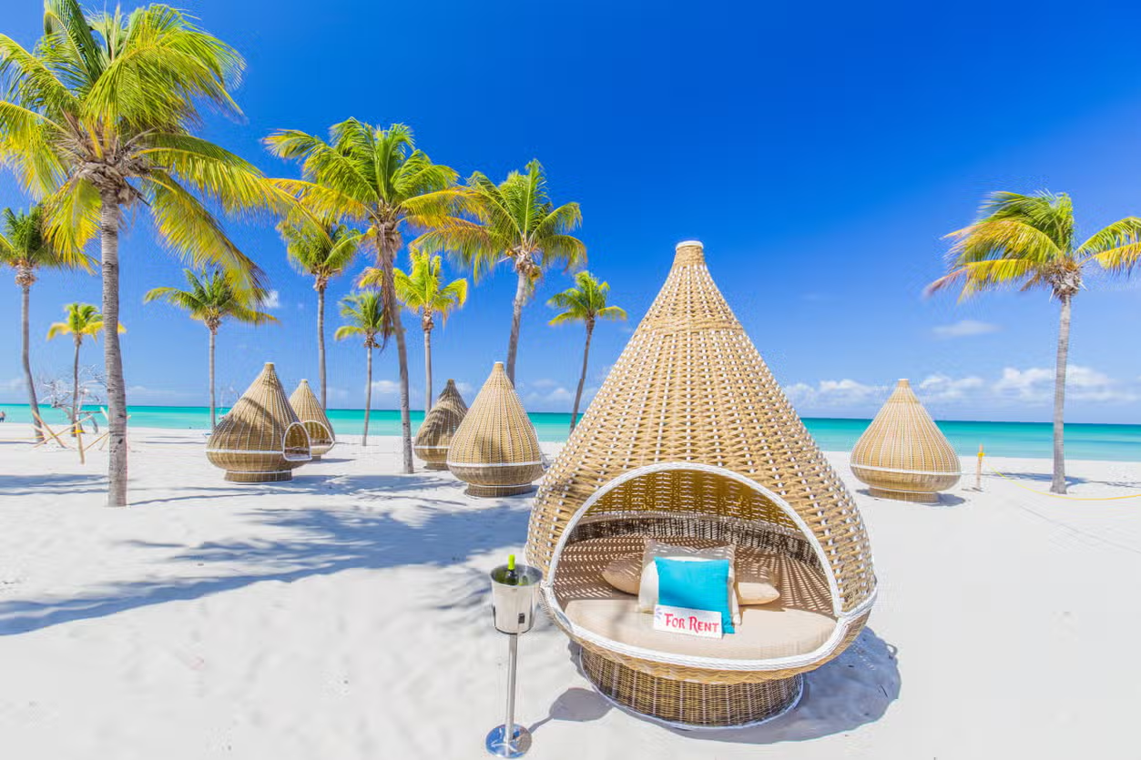 Havana Varadero Beach Bacunayagua Bridge day tour (minimum 1 guest)