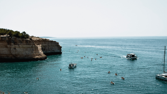 Benagil: Kajaktour zu den Benagil-Höhlen bei Sonnenaufgang mit Guide