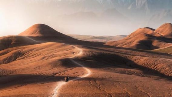 grupo privado a Agafay + paseo en camello + quads + cena + espectáculo