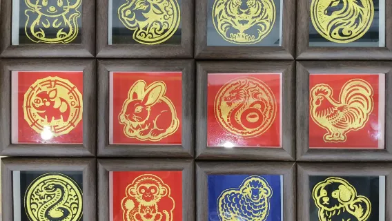 [Trải nghiệm di sản văn hóa phi vật thể Trùng Khánh] Trải nghiệm thủ công in dập Trùng Khánh + khảm hoa văn kim loại [Hướng dẫn bởi chuyên gia + kỹ thuật in dập cổ truyền + nghệ thuật khảm hoa văn kim loại + được mang thành phẩm về nhà]