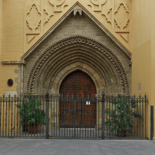 Seville: Tiny-Group Triana Iconic Neighborhood Walking Tour
