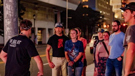 Lampade a gas, tombe e oro: il tour dei fantasmi del terrore di Denver