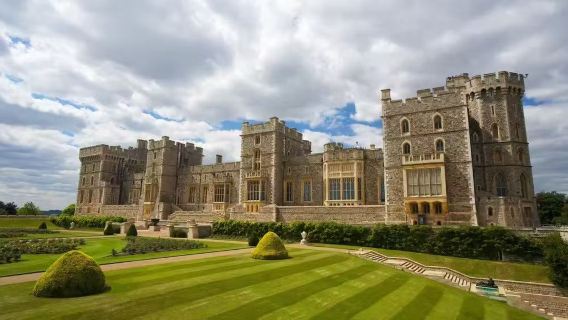 London join-in 1-day tour: Windsor Castle + Oxford walking tour + Stonehenge (admission ticket + guide included)