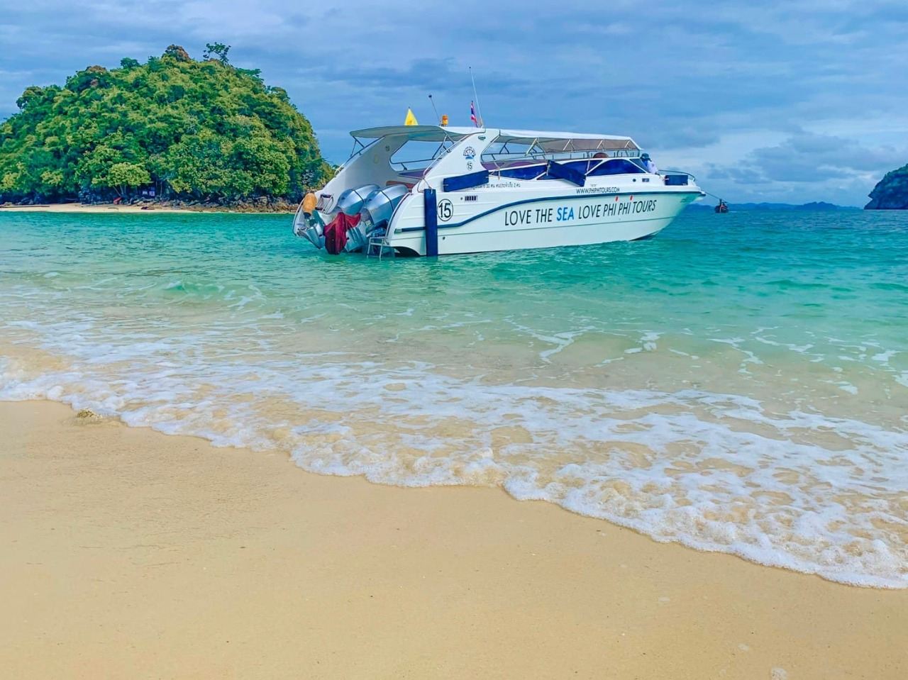 tour di un giorno in barca veloce a Krabi con snorkeling alle isole Poda, Tup e Hong con baia a mezzaluna [guida + pranzo]