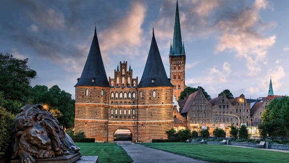 德國漢堡出發：呂貝克老城+特拉沃明德海濱一日遊·