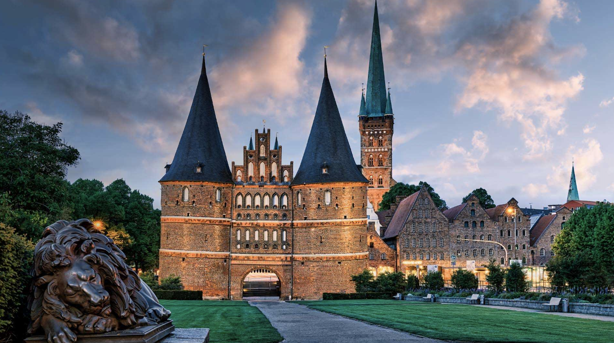 From Hamburg, Germany: Lubeck Old Town + Travemunde Seaside Chinese Private Charter Day Tour