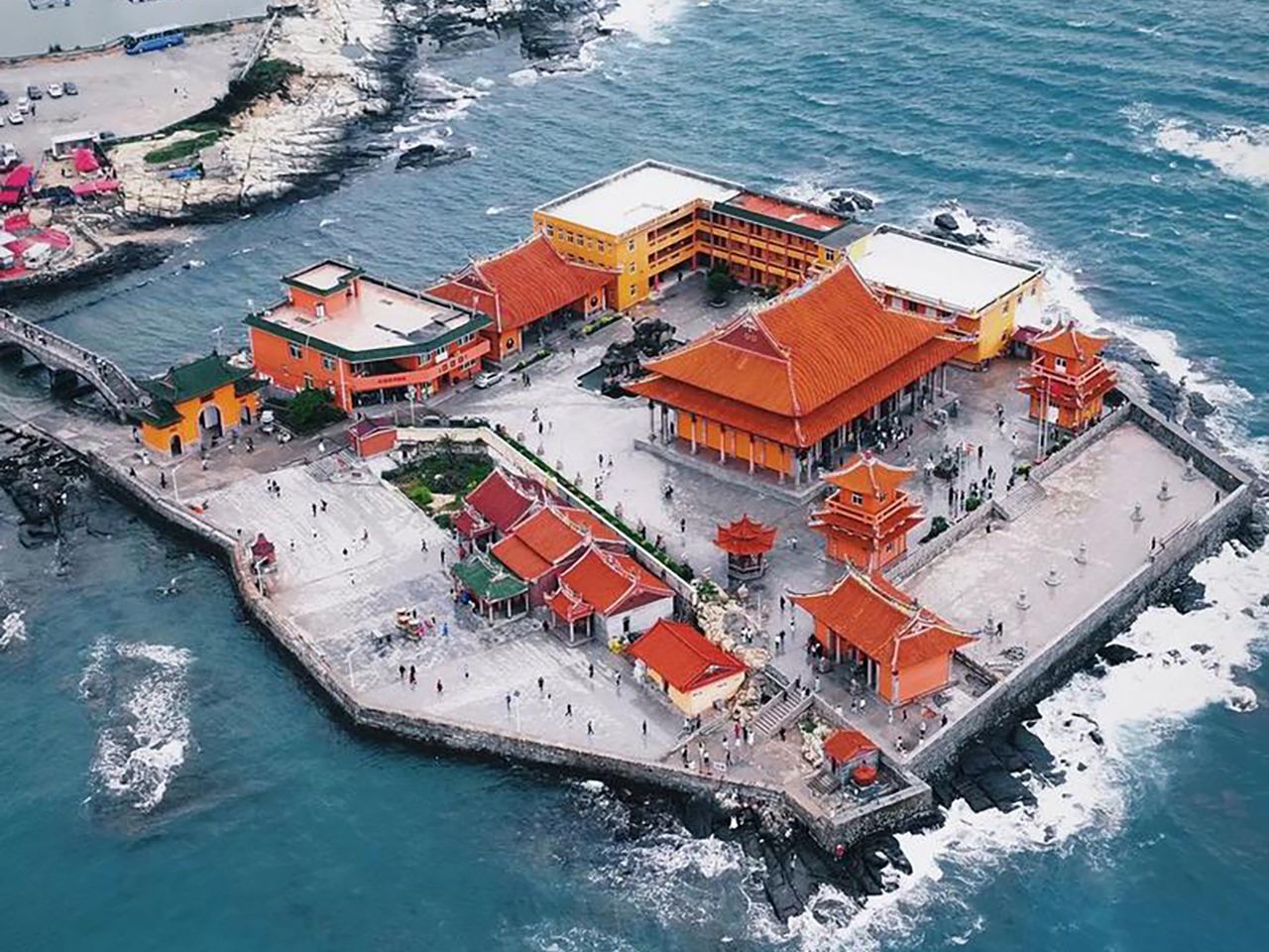 Quanzhou Private Tour with Dedicated Car and Guide [Jinjiang Wulin Traditional Village + Luojia Temple + Golden Coast + Mini Weihai]