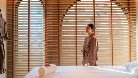 Makkha Spa en Phuket, un lugar popular para fotos, con un estilo europeo refinado, donde podrás disfrutar de momentos relajantes y rejuvenecedores.