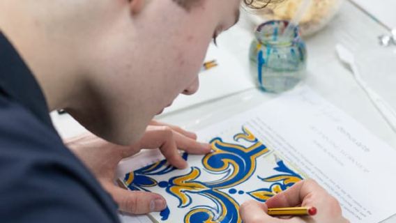 Oporto: Taller de pintura de azulejos con vino de Oporto - Sé do Porto