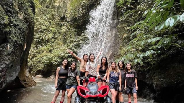 Paseo en ATV por Bali en Ubud a través de túneles, arrozales y charcos