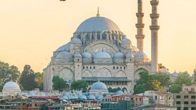 [Classic Route] 1-Day Tour of The Blue Mosque + Istiklal Street in Istanbul | Optional Package