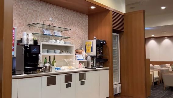 Lounge VIP di Bandar Udara Schiphol Amsterdam [AMS], Belanda / Lounge VIP / Menunggu Penerbangan / Makanan & Minuman / Istirahat