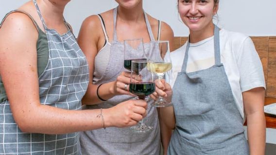 Cartagena: Traditional cooking class in a restaurant in the historic center