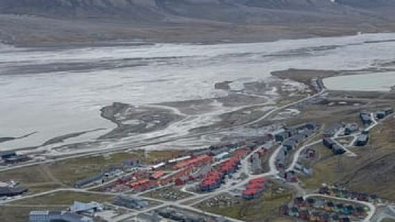 Longyearbyen: Iconic Hike to Platåfjellet