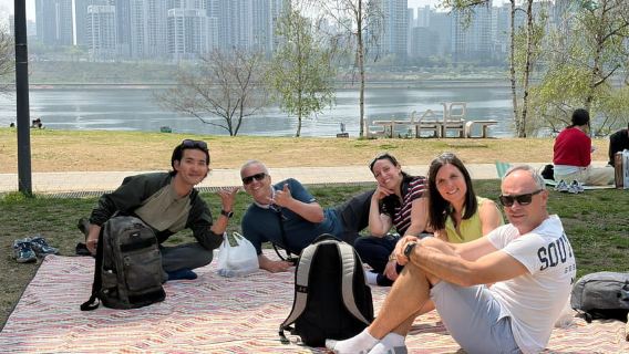 Seoul: Highlights Bike Tour along the Han River