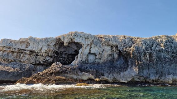 Siracusa: Ortigia & Sea Caves Boat Tour with Sunset Apertif