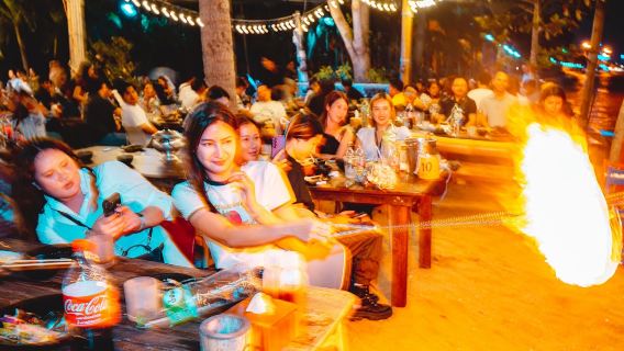 [NO.1 FIRESHOW] PATTAYA – DAM-4 Menara Seafood Premium & Makan Malam Pertunjukan Api untuk 6 Orang + Fotografi Gratis