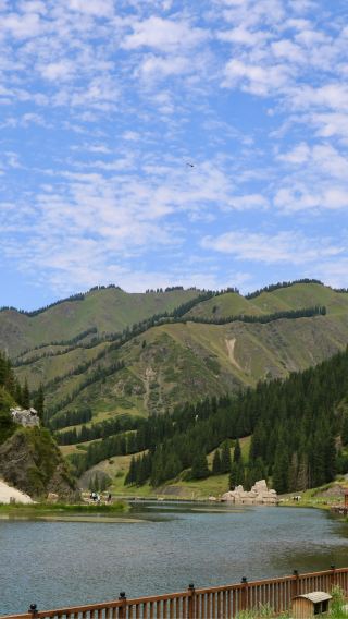 Must-see scenery in Xinjiang: One-day tour to Urumqi Tianshan Grand Canyon and Swan Lake | Enjoy the natural oxygen bar