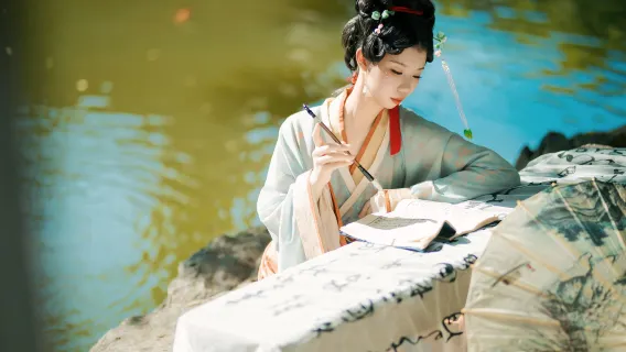 Servizio fotografico in abiti tradizionali Han e Qipao a Suzhou | Acconciatura a onde con Qipao + accessori per capelli/foto ritoccate incluse/sessione fotografica in esterni