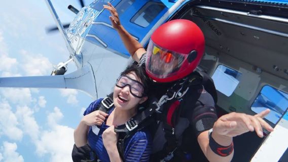 Preço promocional - Passeio de um dia para paraquedismo com vista para o mar no Dropzone, incluindo fotografia e transporte, perfeito para iniciantes