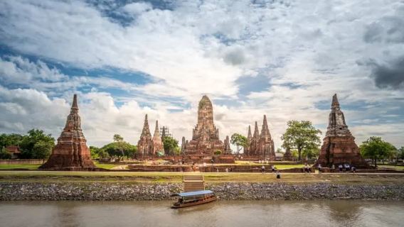 Excursión privada de un día a Ayutthaya y el Palacio real de Bang Pa-In con paseo en barco de cola larga desde Bangkok
