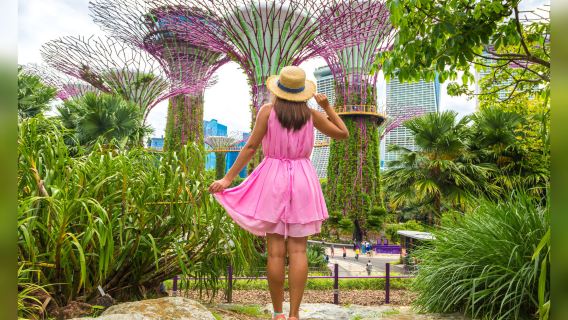 Singapore: Private photoshoot at the iconic Marina Bay attraction