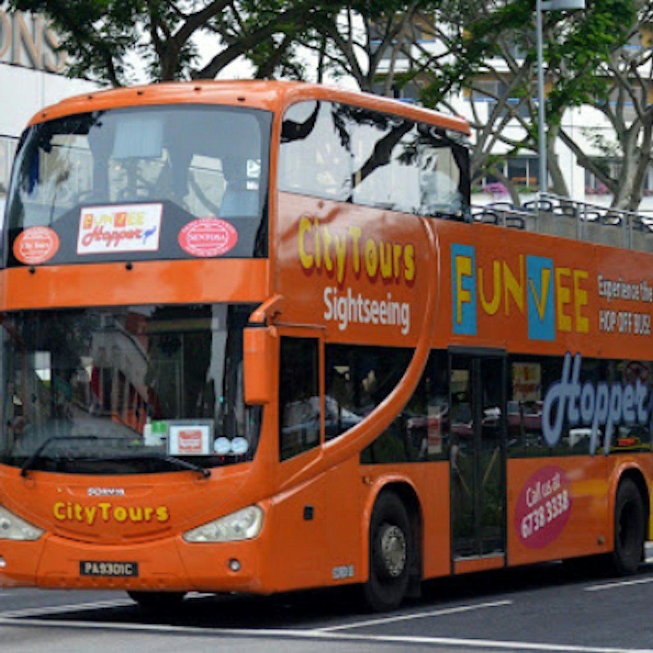 FunVee Singapore: Day Tour by Open-Top Bus