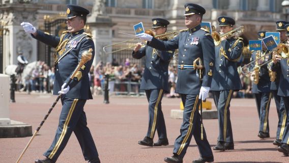 Changing of the Guards, Big Ben, Thames River and Tower of London Meet & Greet