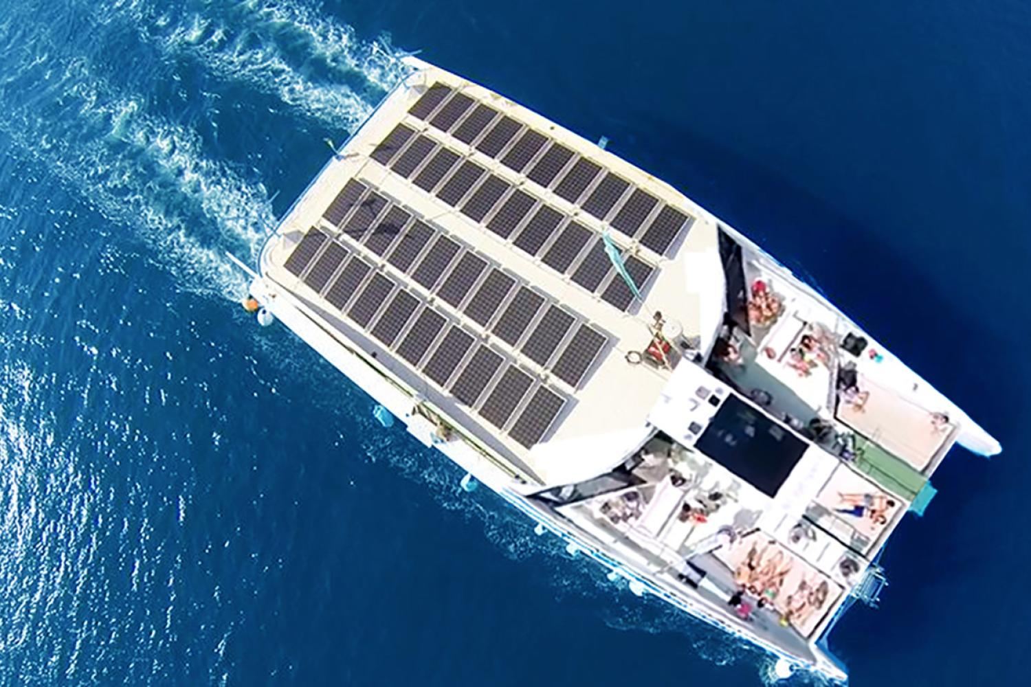 COMBO: Barcelona City Tour Hop On – Hop Off and Eco Catamaran Cruise