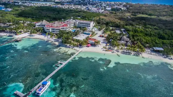 Isla Mujeres: Premium Catamaran Tour from Cancún
