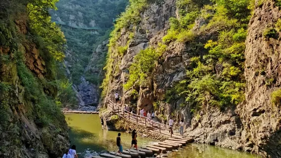 1-day tour to Jiuxianshan Scenic Spot, Xingdao Peach Blossom Island, Couple Peak, and Wanpingkou Scenic in Rizhao, Shandong with bilingual service (Chinese/English)