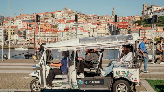 Porto: 1.5-Hr Private Electric Tuk Tuk Sightseeing Tour